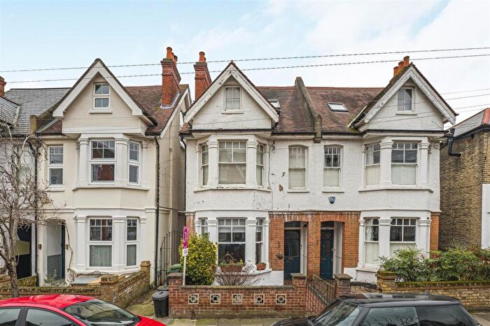 2 Bedroom Flat For Sale In Elm Road, East Sheen, SW14