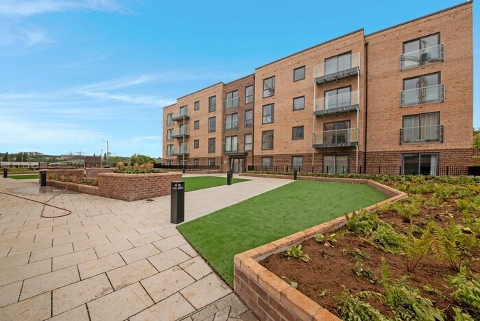 2 Bedroom Flat To Rent In Ellesmere Court, Saxon Square, Luton, LU2