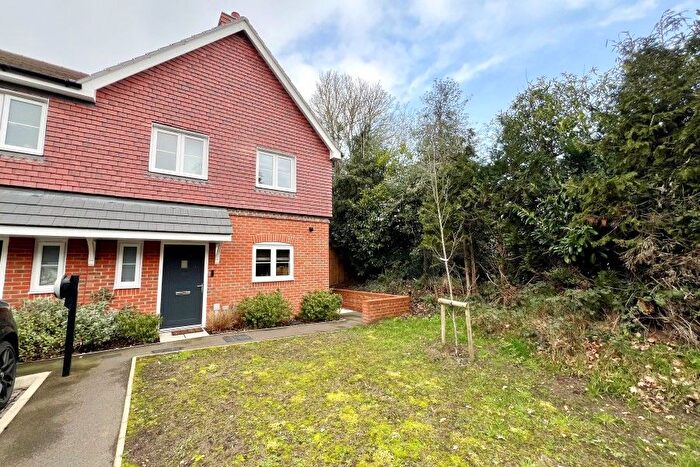 3 Bedroom End Terrace House To Rent In Ottershaw, Surrey, KT16