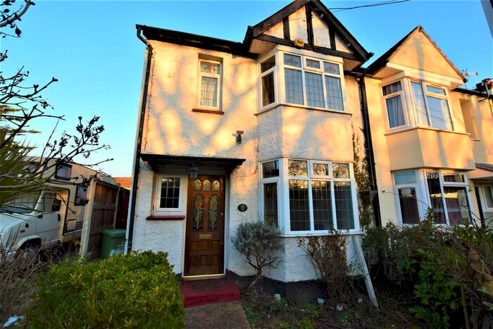 3 Bedroom Property To Rent In Tennyson Drive, Pitsea, Basildon, SS13