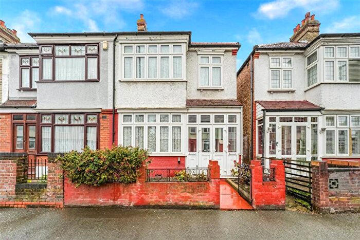 3 Bedroom Terraced House For Sale In Fulbourne Road, Walthamstow, London, E17