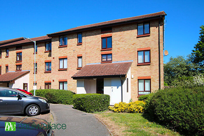 1 Bedroom Flat For Sale In King Arthur Court, Cheshunt, EN8