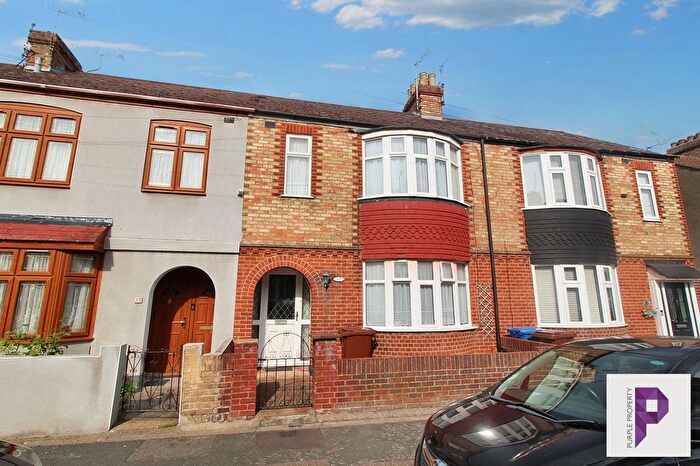 3 Bedroom Terraced House For Sale In Larkfield Avenue, Gillingham, ME7
