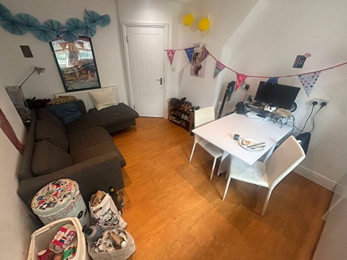 5 Bedroom Flat To Rent In Webb Street, London, SE1