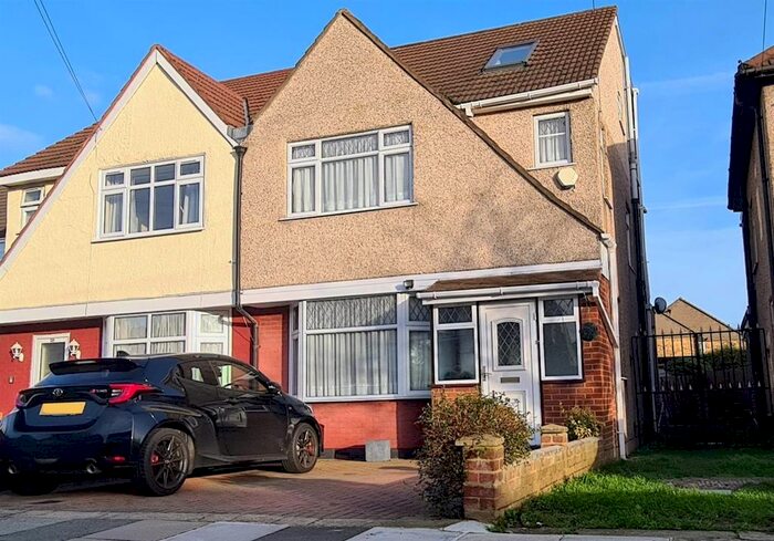 4 Bedroom Semi-Detached House To Rent In Milford Road, Southall, UB1