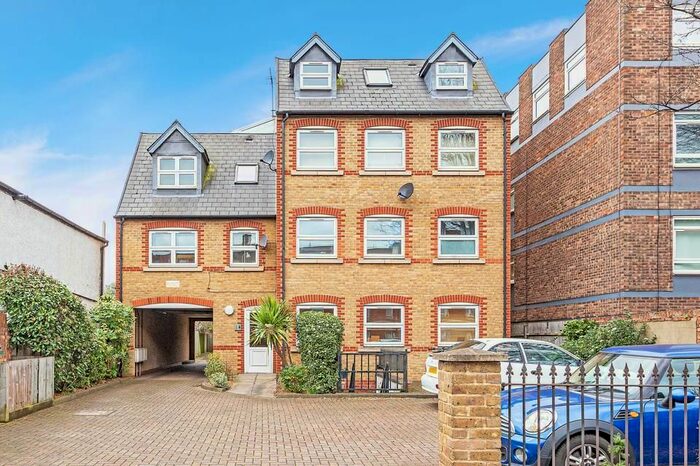 2 Bedroom Flat To Rent In Morden Road, London, SW19