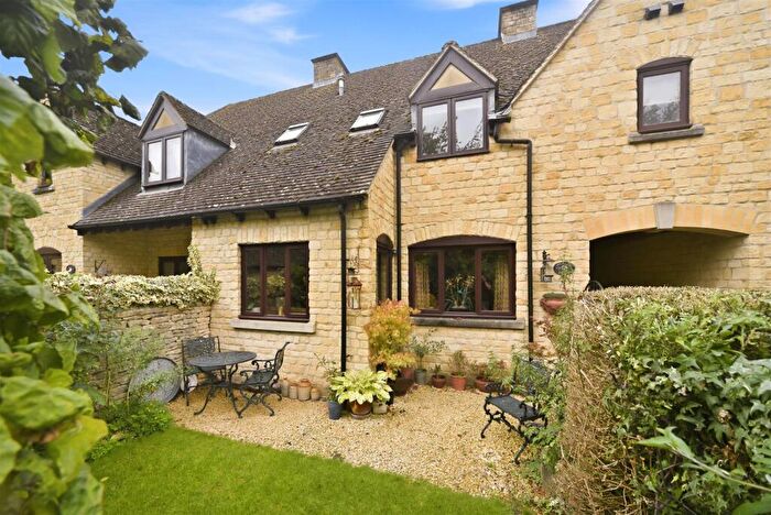 3 Bedroom House For Sale In Cidermill Orchard, Weston-Subedge, GL55