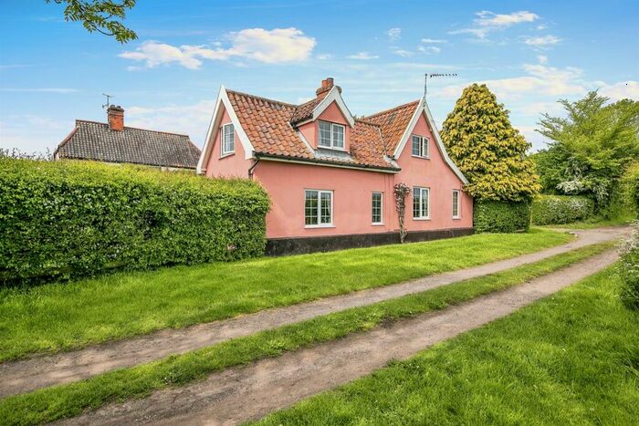 4 Bedroom Detached House For Sale In Mills Lane, Fowls Watering, Wickham Market, Woodbridge, IP13