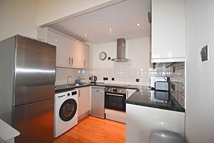 2 Bedroom Flat To Rent In South Parade, Southsea, PO5