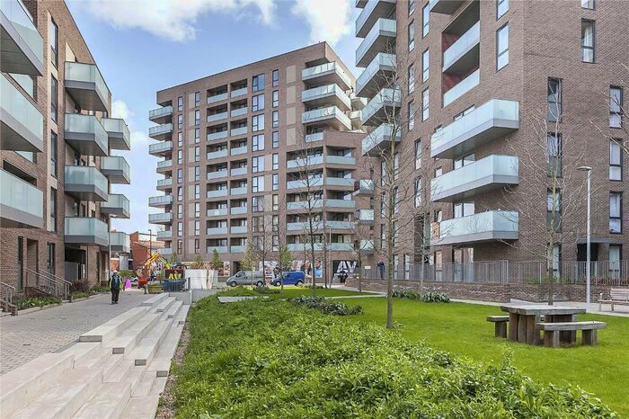 2 Bedroom Flat To Rent In New Village Avenue, London, E14