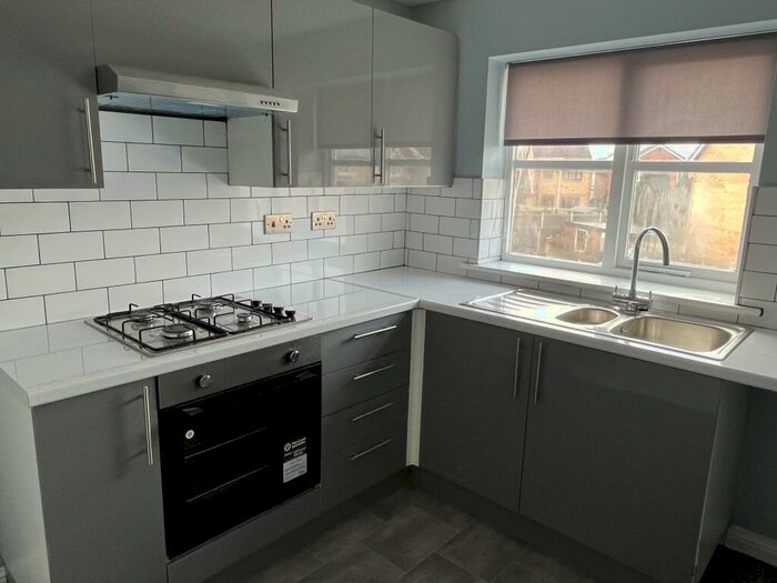 2 Bedroom Flat To Rent In Manor House Court, Scawthorpe, DN5