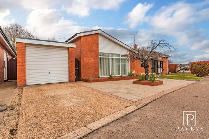 3 Bedroom Detached Bungalow For Sale In Butchers Lane, Walton On The Naze, CO14