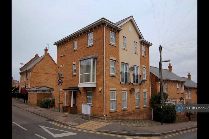 2 Bedroom Flat To Rent In Diana Road, Chatham, ME4