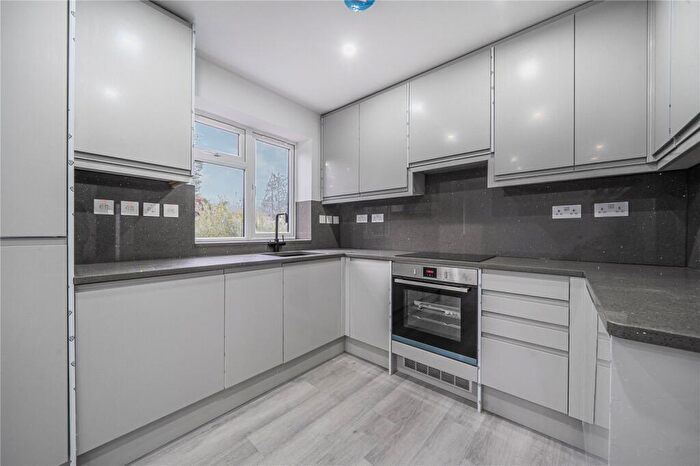 5 Bedroom Semi Detached House For Sale In Fernwood Crescent, London, N20