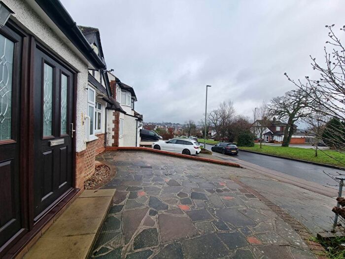 2 Bedroom Semi-Detached Bungalow To Rent In Russell Lane, Whetstone, N20