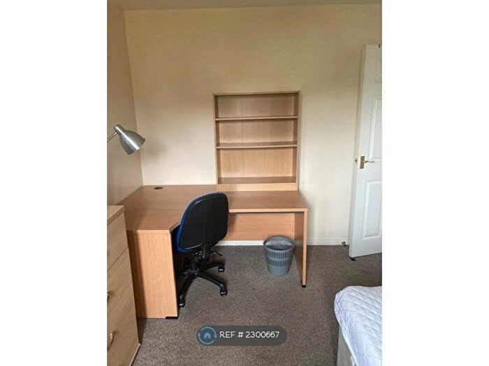 5 Bedroom Terraced House To Rent In Godwin Way, Stoke-On-Trent, ST4
