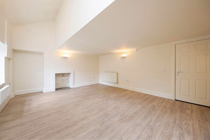 2 Bedroom Duplex For Sale In Matlock Green, Matlock, DE4
