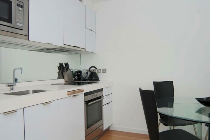 Studio To Rent In Ontario Tower, Canary Wharf, London, E14