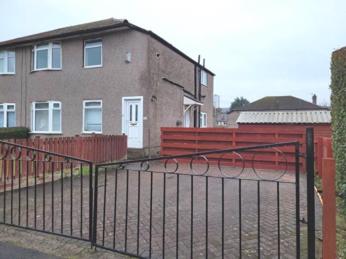 3 Bedroom Flat To Rent In Crofton Avenue, Glasgow, G44