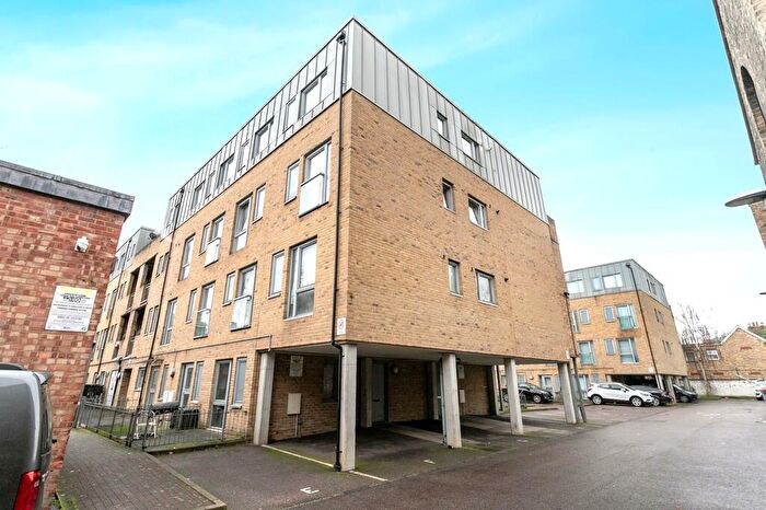 1 Bedroom Apartment For Sale In Gascoigne Close, Tottenham, N17