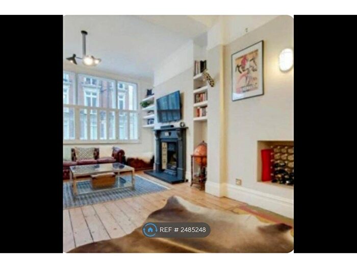 2 Bedroom Flat To Rent In University Mansions, London, SW15