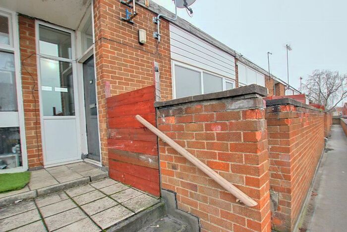 2 Bedroom Flat To Rent In Woodhall Way, Beverley, HU17