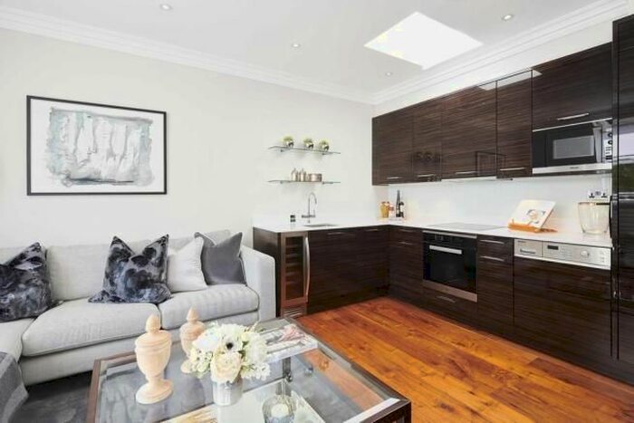 2 Bedroom Flat To Rent In Kensington Gardens Square, Bayswater, W2