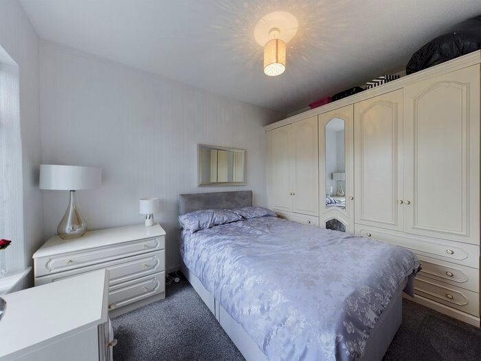 2 Bedroom Semi-Detached Bungalow For Sale In Seaview Road, Canvey Island, SS8