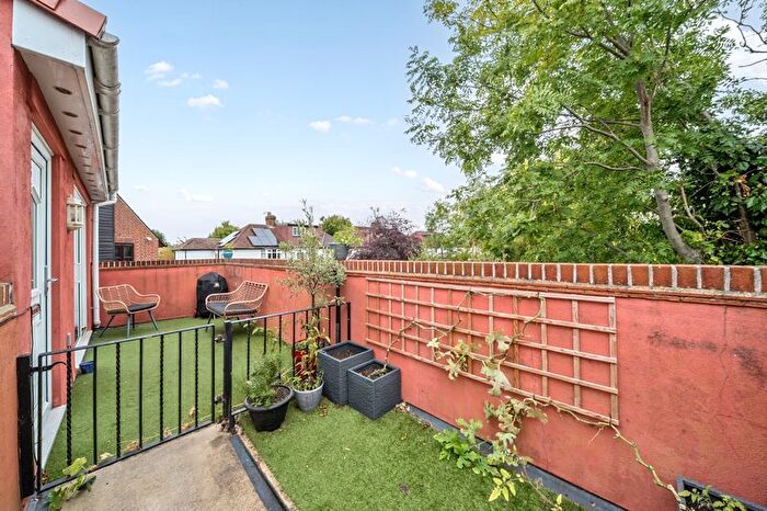 1 Bedroom Flat To Rent In Brewster Place, Kingston Upon Thames, KT1
