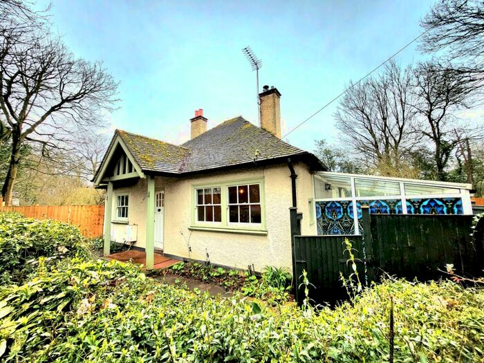 2 Bedroom Bungalow To Rent In Shenley Lane, London Colney, St. Albans, Hertfordshire, AL2