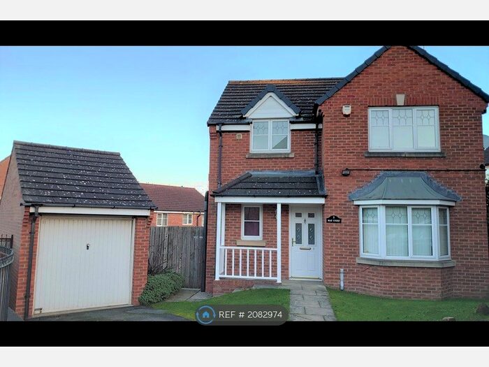 3 Bedroom Detached House To Rent In May Court, Leeds, LS27