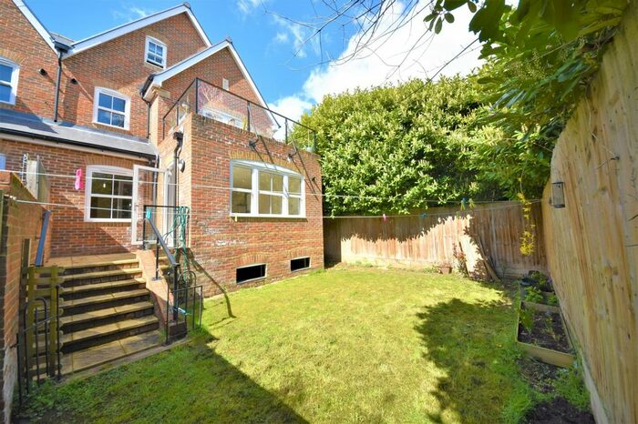 2 Bedroom Flat To Rent In Stuart Road, High Wycombe, Buckinghamshire, HP13