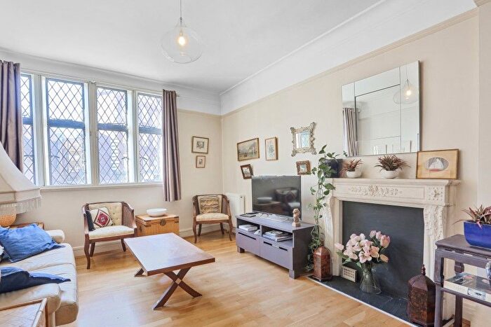 2 Bedroom Flat To Rent In Church Close, Kensington Church Street, London, W8