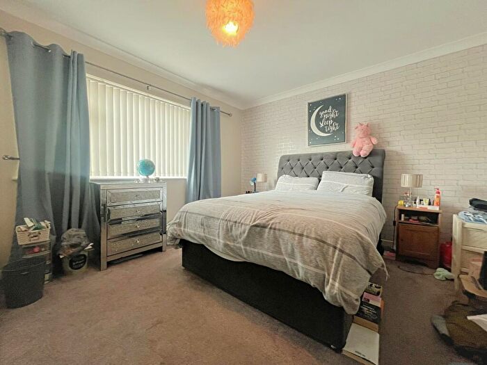 2 Bedroom Bungalow For Sale In Willow Gardens, Wrose, Bradford, BD2