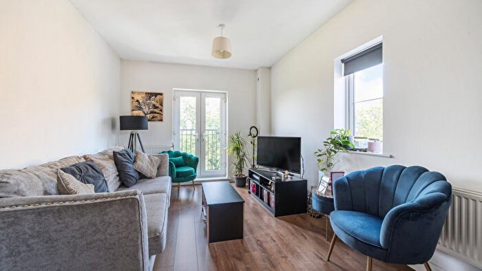 1 Bedroom Flat For Sale In Allerton Grove, Chigwell, IG7