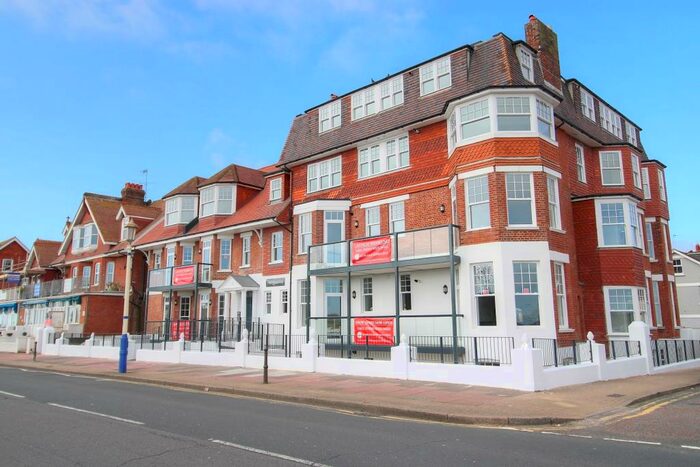 2 Bedroom Apartment To Rent In Royal Parade, - Royal Parade, Eastbourne, BN22