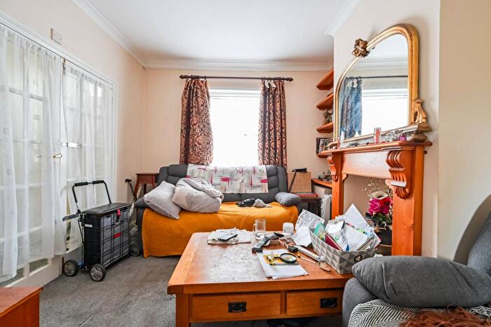 2 Bedroom House For Sale In Pymmes Road, Bounds Green, London, N13