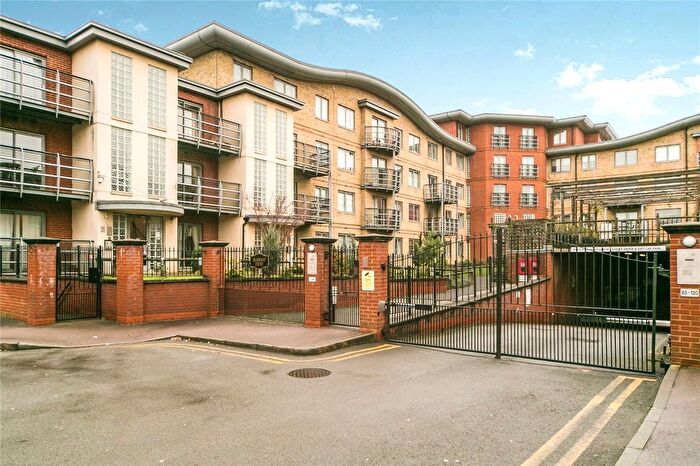 2 Bedroom Flat For Sale In Quadrant Court, Jubilee Square, Reading, RG1