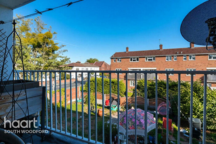 3 Bedroom Maisonette For Sale In Snakes Lane, Woodford Green, IG8