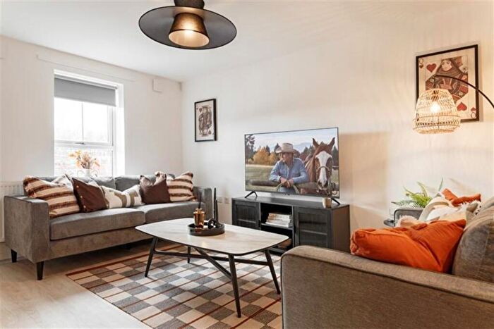 3 Bedroom End Of Terrace House To Rent In Casa, North Valley, Nottingham, NG7