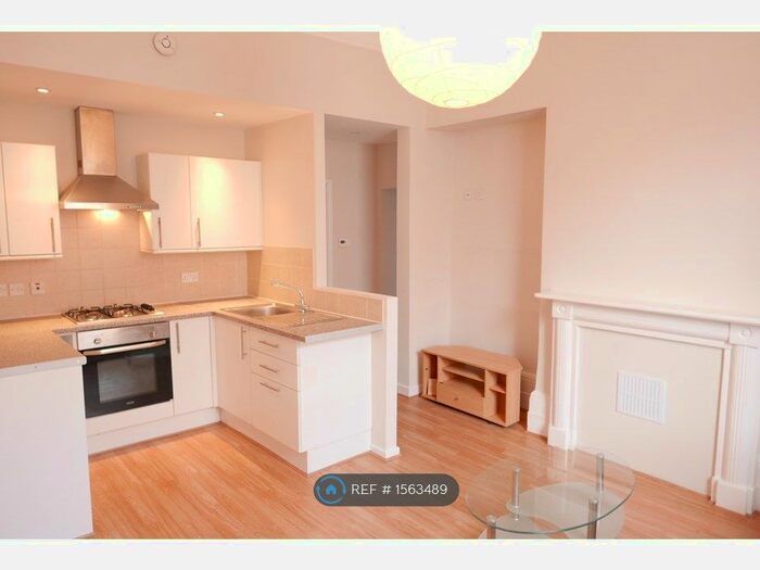1 Bedroom Flat To Rent In Russell Street, Reading, RG1