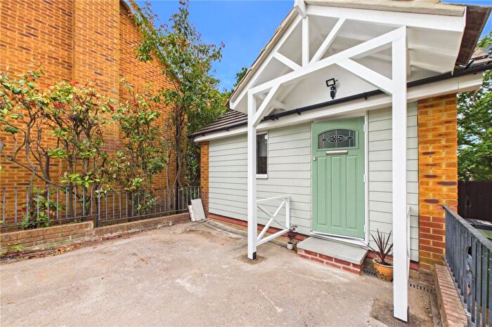 Studio To Rent In Clay Close, Tilehurst, Reading, RG31
