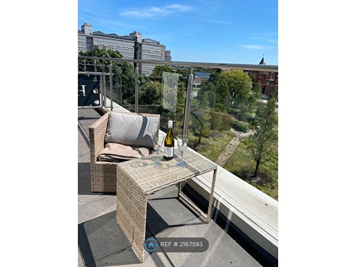 2 Bedroom Flat To Rent In The Glass House, Hull, HU1