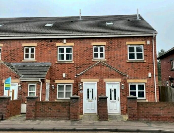 2 Bedroom Flat To Rent In Aberford Road, Oulton, Leeds, LS26