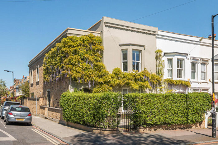 4 Bedroom Terraced House For Sale In Lyndhurst Grove, Peckham Rye, London, SE15