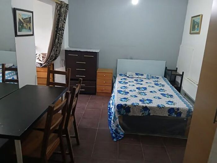 Studio To Rent In Rowe Gardens, Barking, IG11