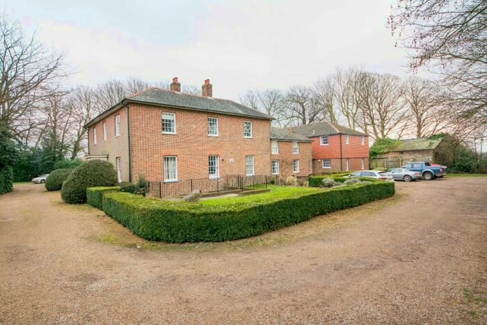 2 Bedroom Flat To Rent In Hound Manor, Netley Abbey, SO31