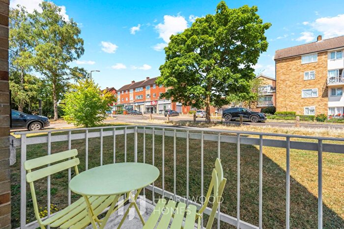 2 Bedroom Maisonette For Sale In The Ridgeway, St. Albans, AL4