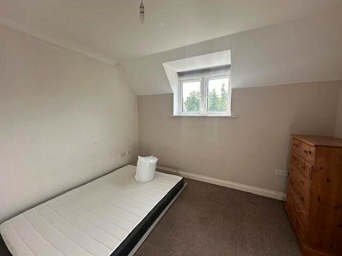 3 Bedroom Flat To Rent In Richmond Gardens, Highfield, SO17