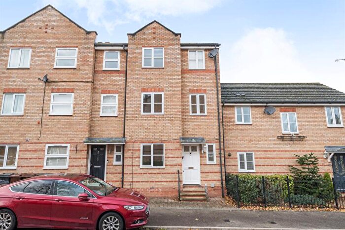 3 Bedroom Terraced House For Sale In Parkinson Drive, Chelmsford, CM1